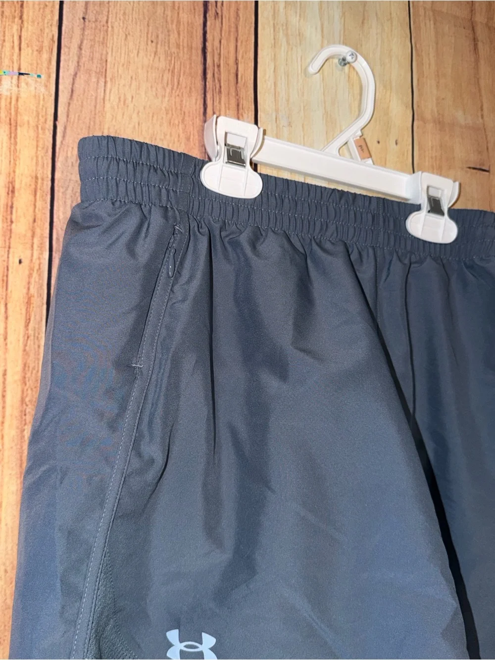 Under Armour Woman’s Size Medium Gray Shorts NWT Milage 5” Loose Lined Pocket